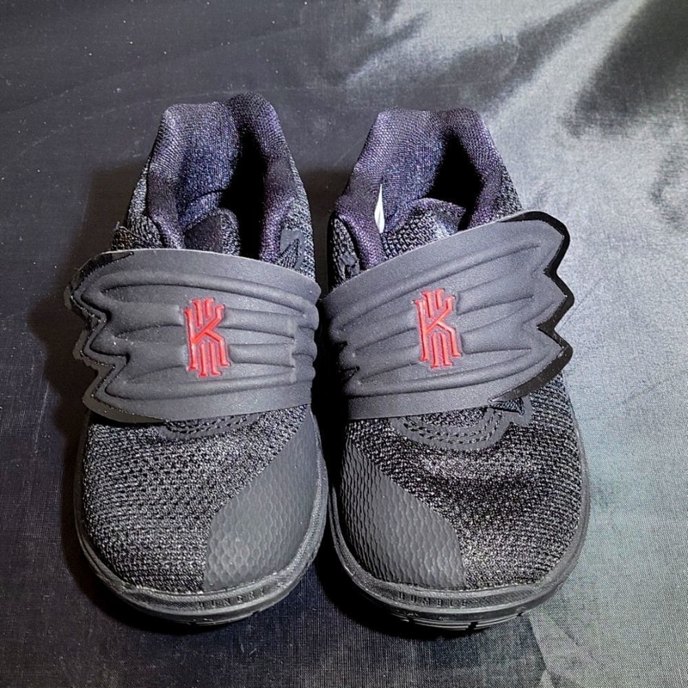 BRAND NEW NIKE BABY BOY KYRIES SNEAKER